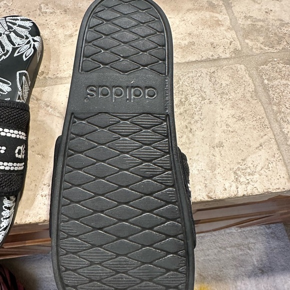 Adidas slides. Black / White size 9 - Picture 4 of 5
